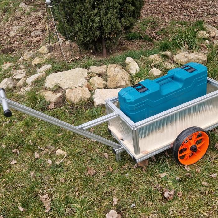 Pull wagon with fixed axis. You can chose between 2 different models. 
